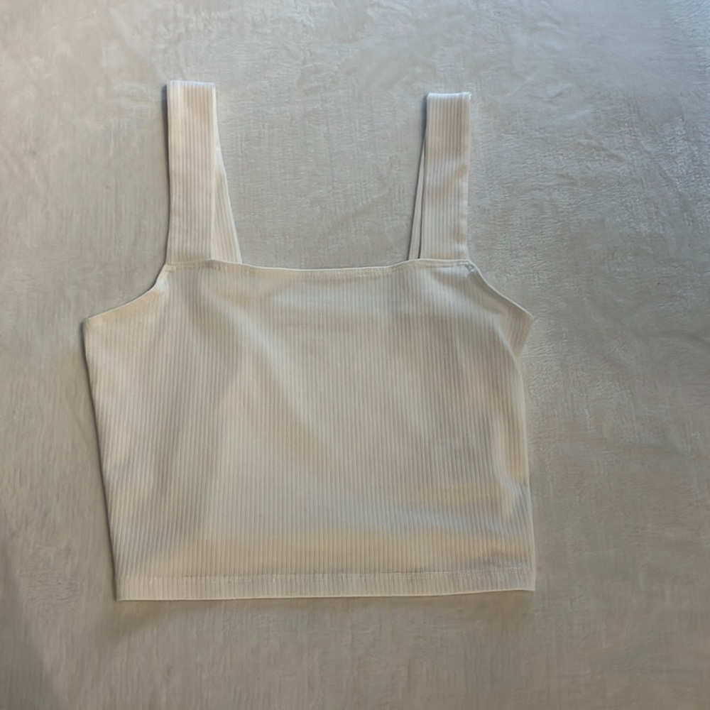 American Eagle crop tank top size small in the color white